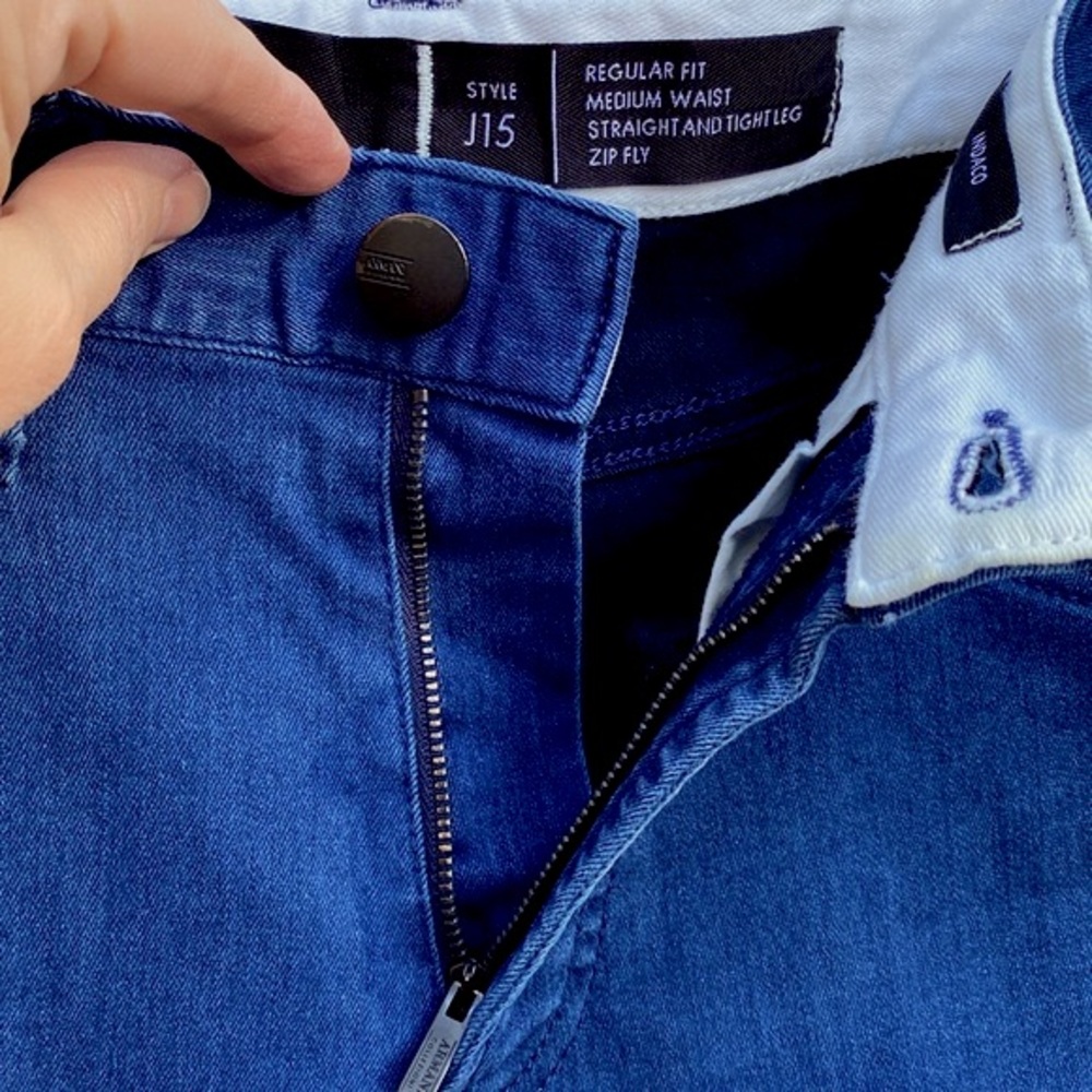 Armani Collezioni Mens Jeans Style J15. Size 30X28 - Picture 4 of 16